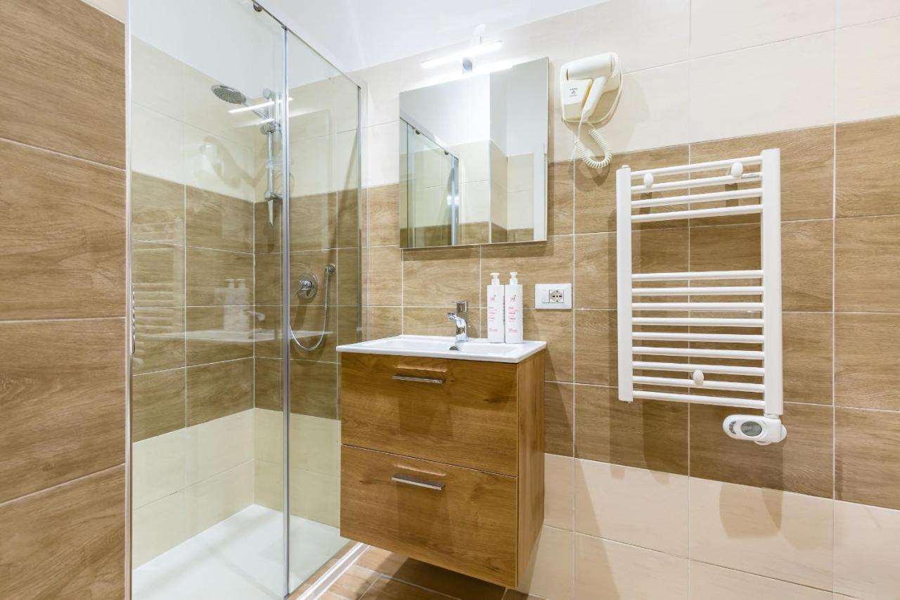 Central Station Apartments & Suites Napoli Esterno foto