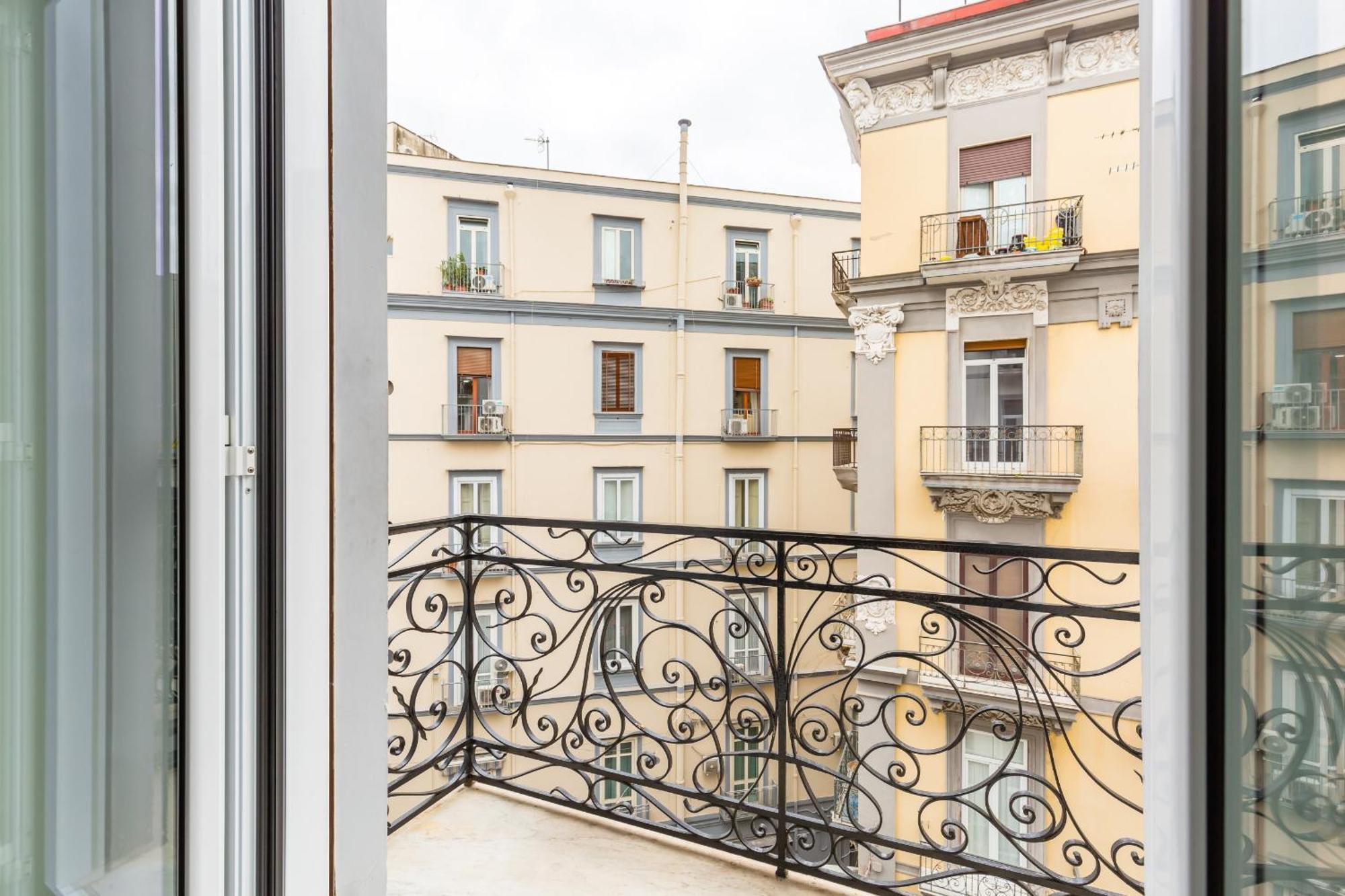 Central Station Apartments & Suites Napoli Esterno foto